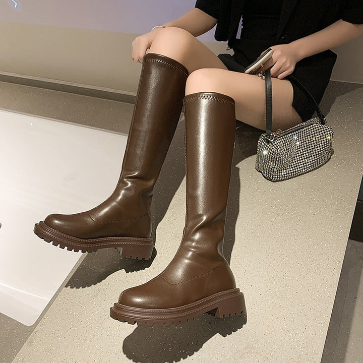 Warme en stijlvolle dames kniehoge laarzen, perfect voor winterse outfits en dagelijks comfort.