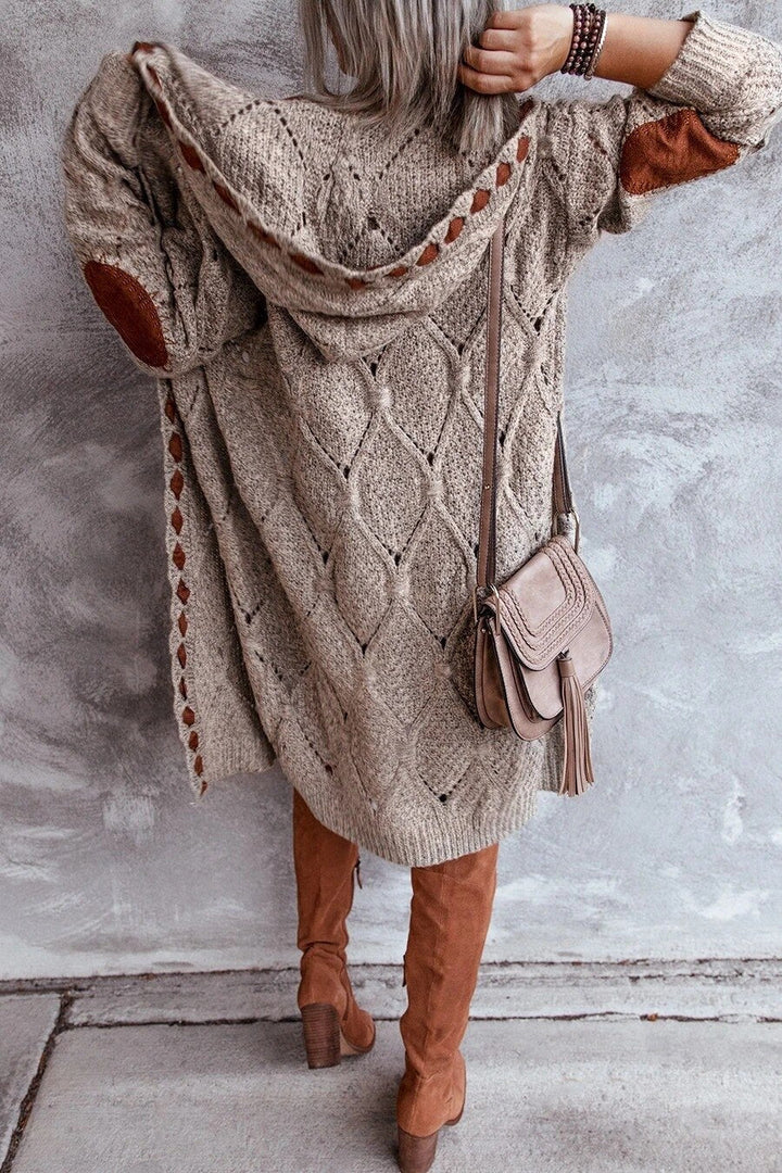 Elegant lang damesvest met capuchon, modieus en ideaal voor diverse damesmode combinaties.