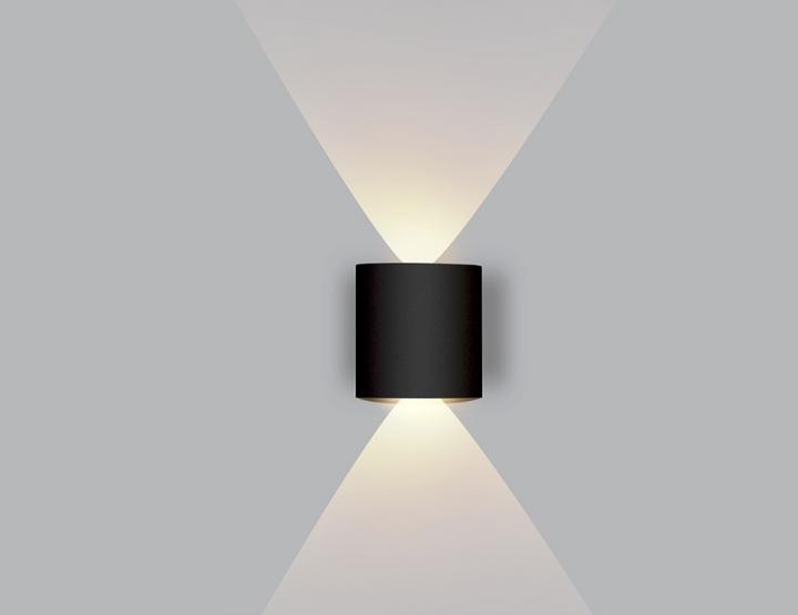 Design LED wandlamp in moderne stijl. Exclusieve interieurverlichting voor woonkamer en hal.