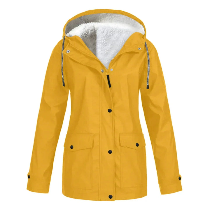 Modieuze Faye regenjas voor dames; all-weather buitenjas die droog en stijlvol houdt.