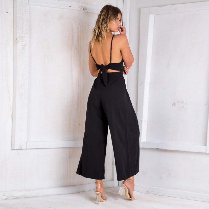 Comfortabele casual zomer playsuit voor dames, met blote rug en trendy wijde pijp. Modieus.