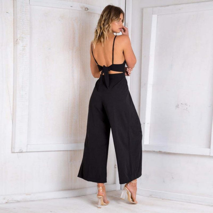 Comfortabele casual zomer playsuit voor dames, met blote rug en trendy wijde pijp. Modieus.