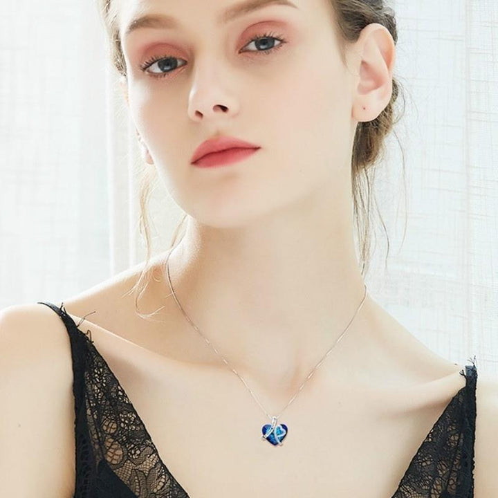 Stijlvolle kristallen damesketting, zilverkleurig, met 'I Love You Forever' hanger en tekst.