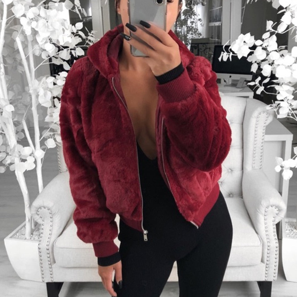 Zacht effen damesvest met capuchon, perfecte winterkleding, warm en modieus.