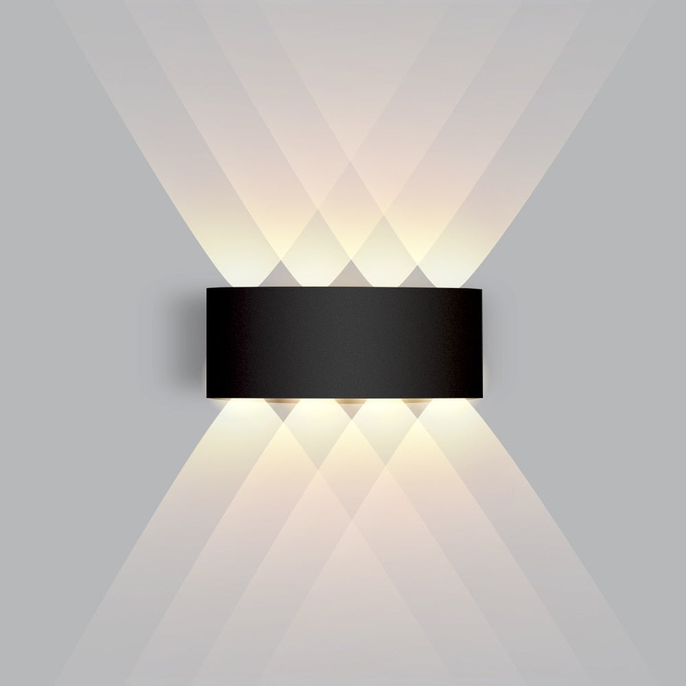 Exclusieve LED wandlamp voor sfeervolle interieurverlichting. Modern design met warm licht effect.