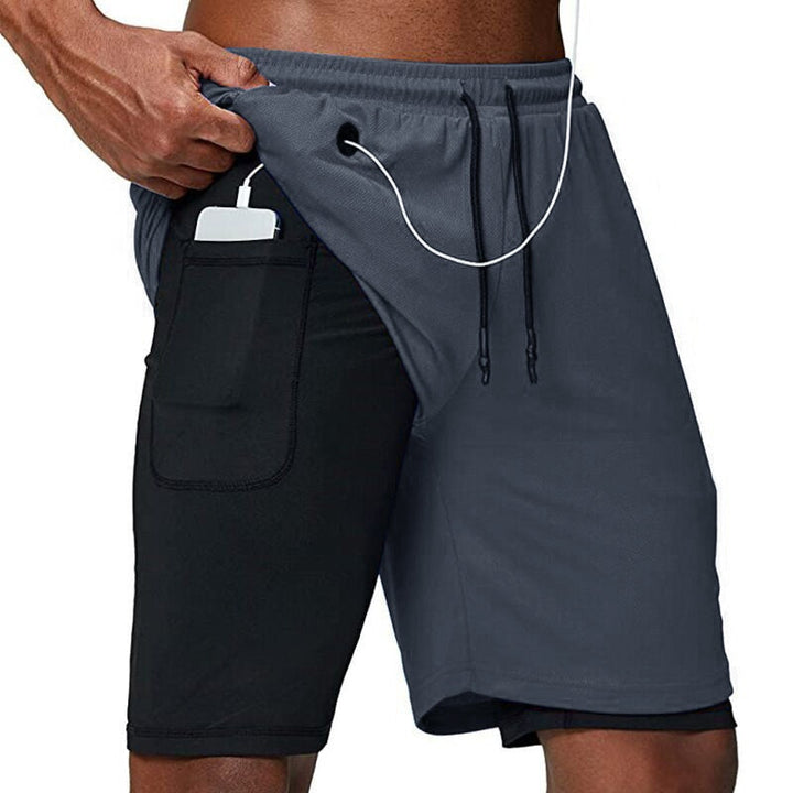 Ademende heren hardloopbroek kort model, met telefoonzak en lus voor shirt. Sneldrogend materiaal.