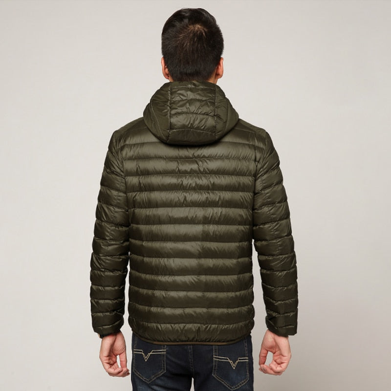 Hoogwaardige water- en winddichte heren jas voor optimale bescherming tijdens sport en outdoor in elk seizoen.