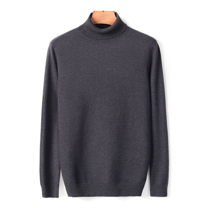 Stijlvolle heren coltrui onder een jasje, perfecte gelaagde look voor herfstkleding.