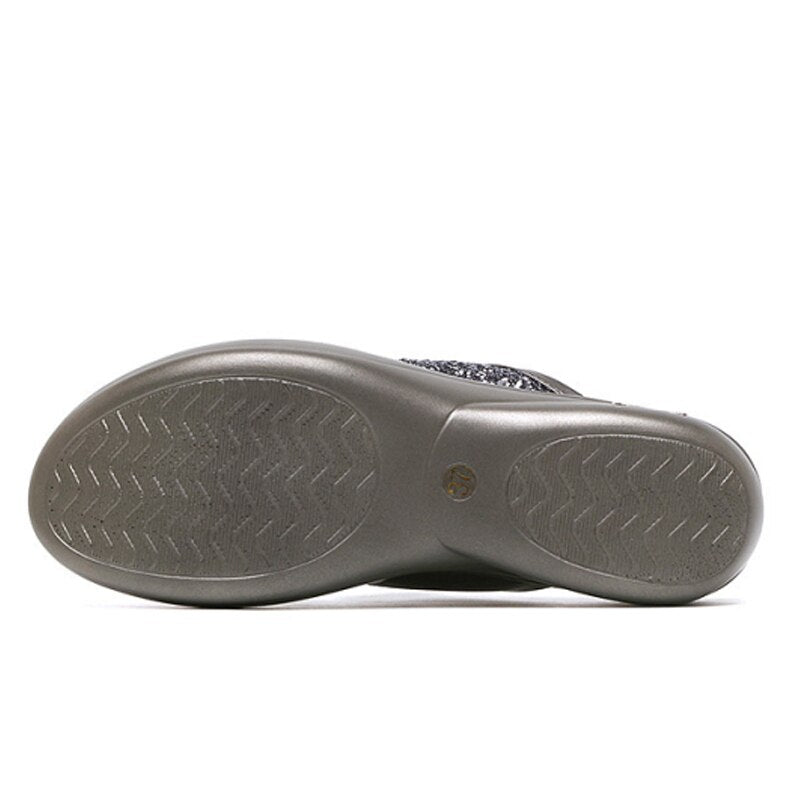 Elegante Open Toe™ damesschoenen in goud, comfortabele slippers met open teen voor modieuze zomerse look.