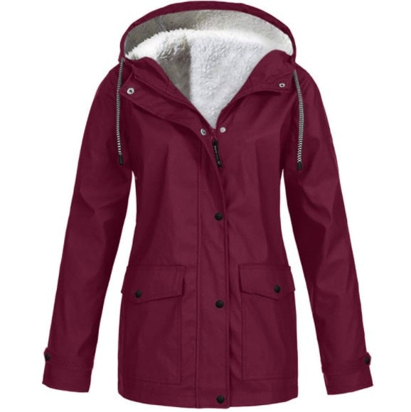Modieuze dames outdoorjas, gevoerd en waterafstotend voor een actieve lifestyle.