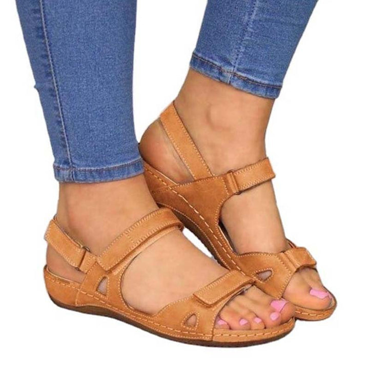 Stijlvolle platte dames sandalen, perfect voor zomerse dagen, bieden optimale ondersteuning.