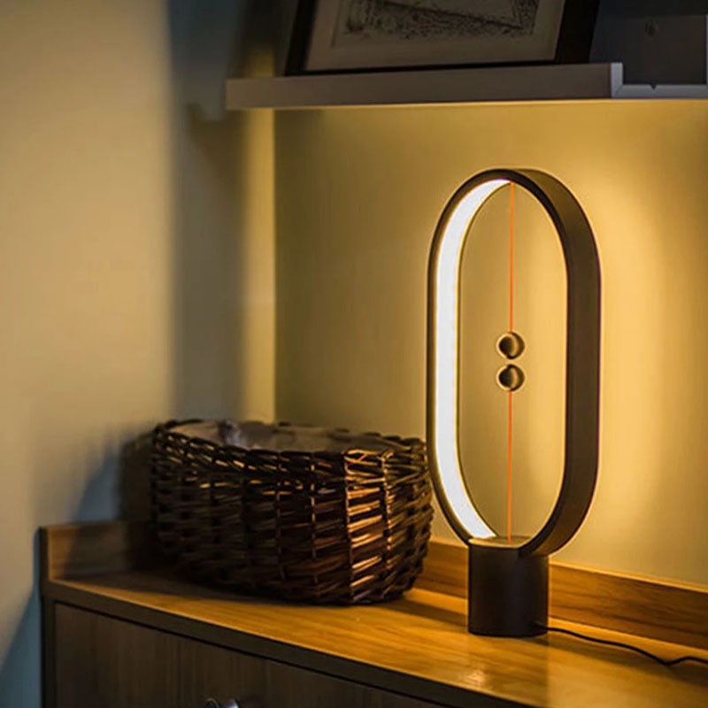 Stijlvolle USB-gevoede LED tafellamp; zwevend licht design. Geschikt voor woonkamer, slaapkamer.
