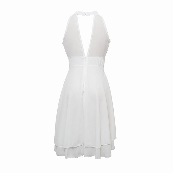 Modieuze dames midi jurk: een mouwloze chiffon halterjurk met hoge taille en gelaagde details. Ideale zomerjurk.