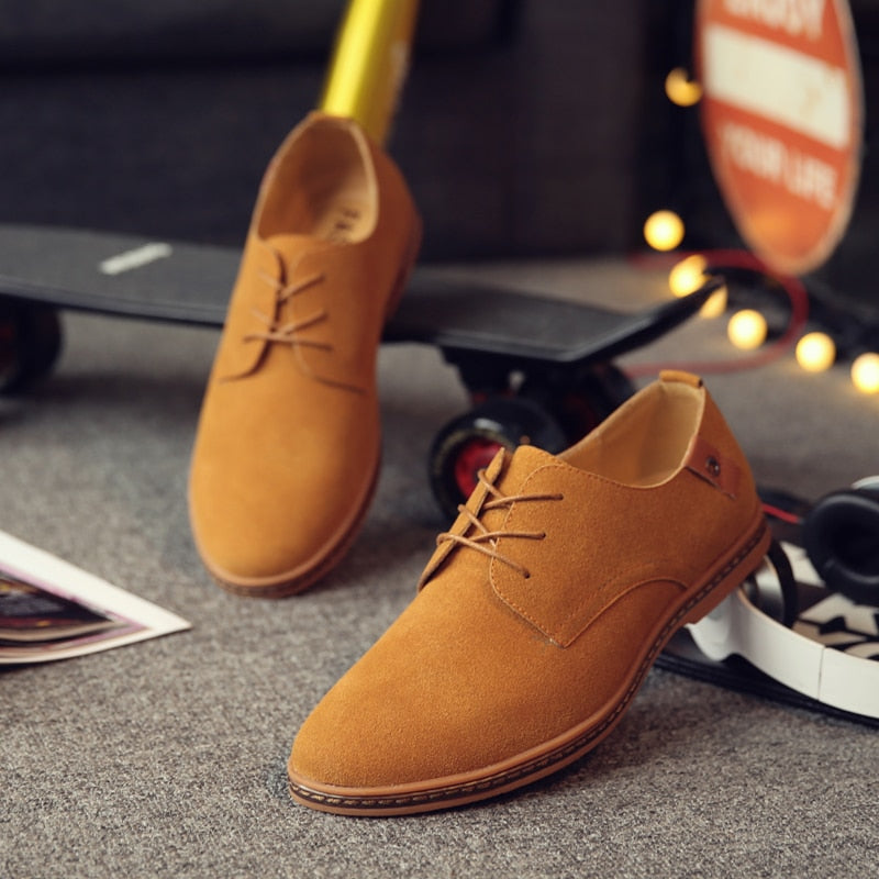 Veelzijdige Otto Oxford herenschoenen, van verschillende hoeken gefotografeerd; perfect voor casual of formeel.