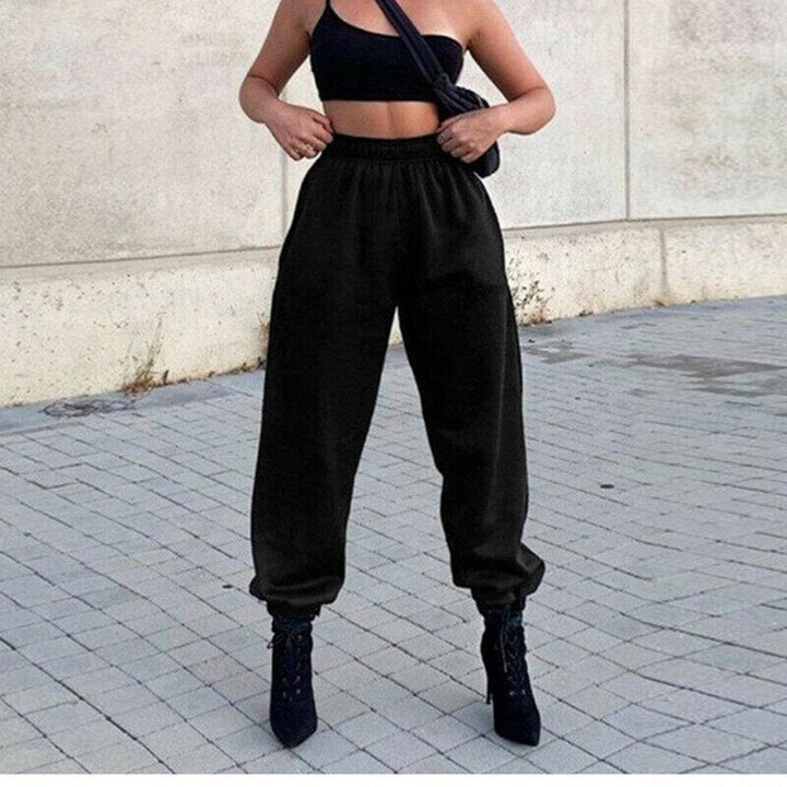Veelzijdige dames fleece joggingsbroek Kiona. Geschikt voor sport, thuis en vrije tijd.