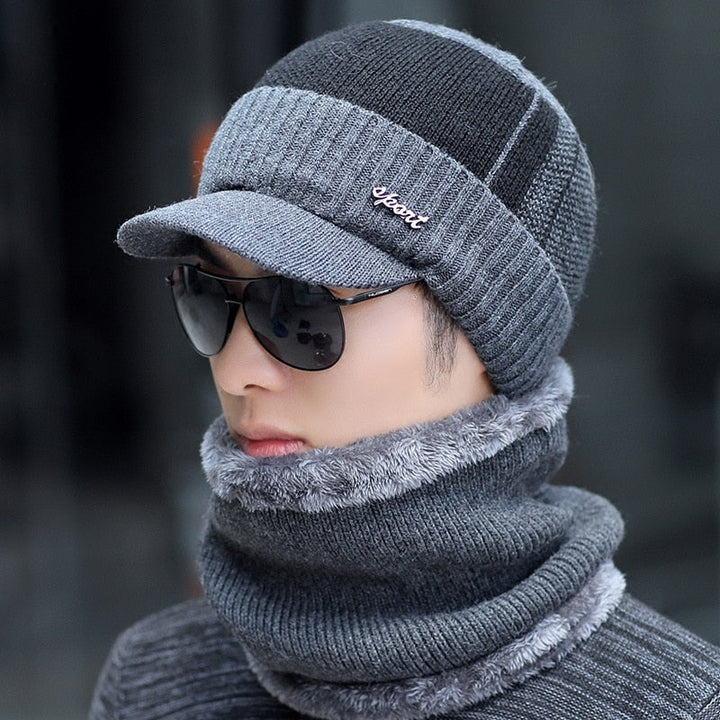 Warme en beschermende unisex wintermuts met halswarmer, verkrijgbaar in zwart.