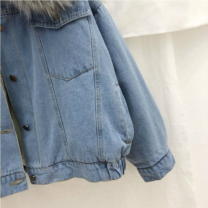 Casual grijs denim dames winterjas, BellasJacket, met speelse roze contrasterende voering. Geschikt als modieuze tussenjas.