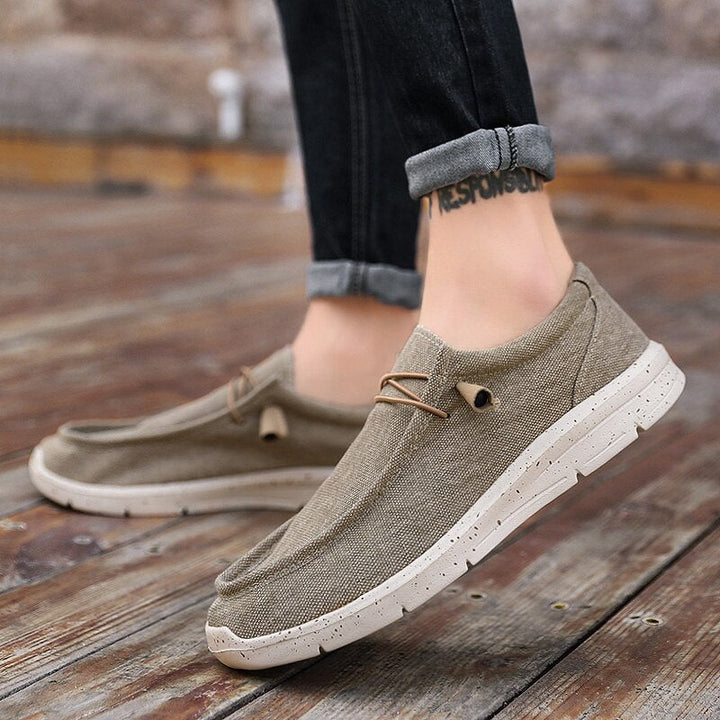 Stijlvolle witte dames sneakers, comfortabel en veelzijdig voor elke outfit.
