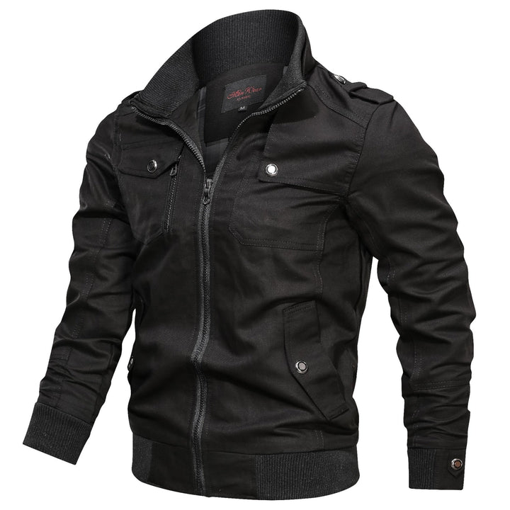 Warm en winddicht heren winterjack met capuchon. Perfecte bovenkleding voor koude winterdagen.