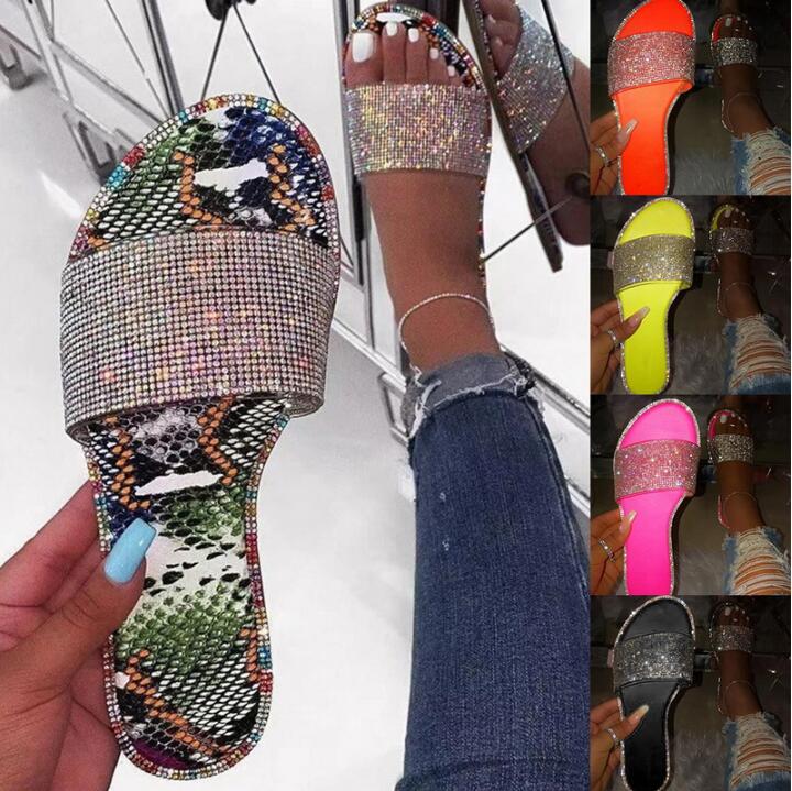 Lichtgewicht glitter instappers voor dames, makkelijk aan te trekken en ideaal voor warm weer.