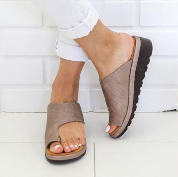 Zwarte BeachSandals™ open dames sandalen met comfortabele platte zool. Ideaal voor zomercollectie en vrije tijd.