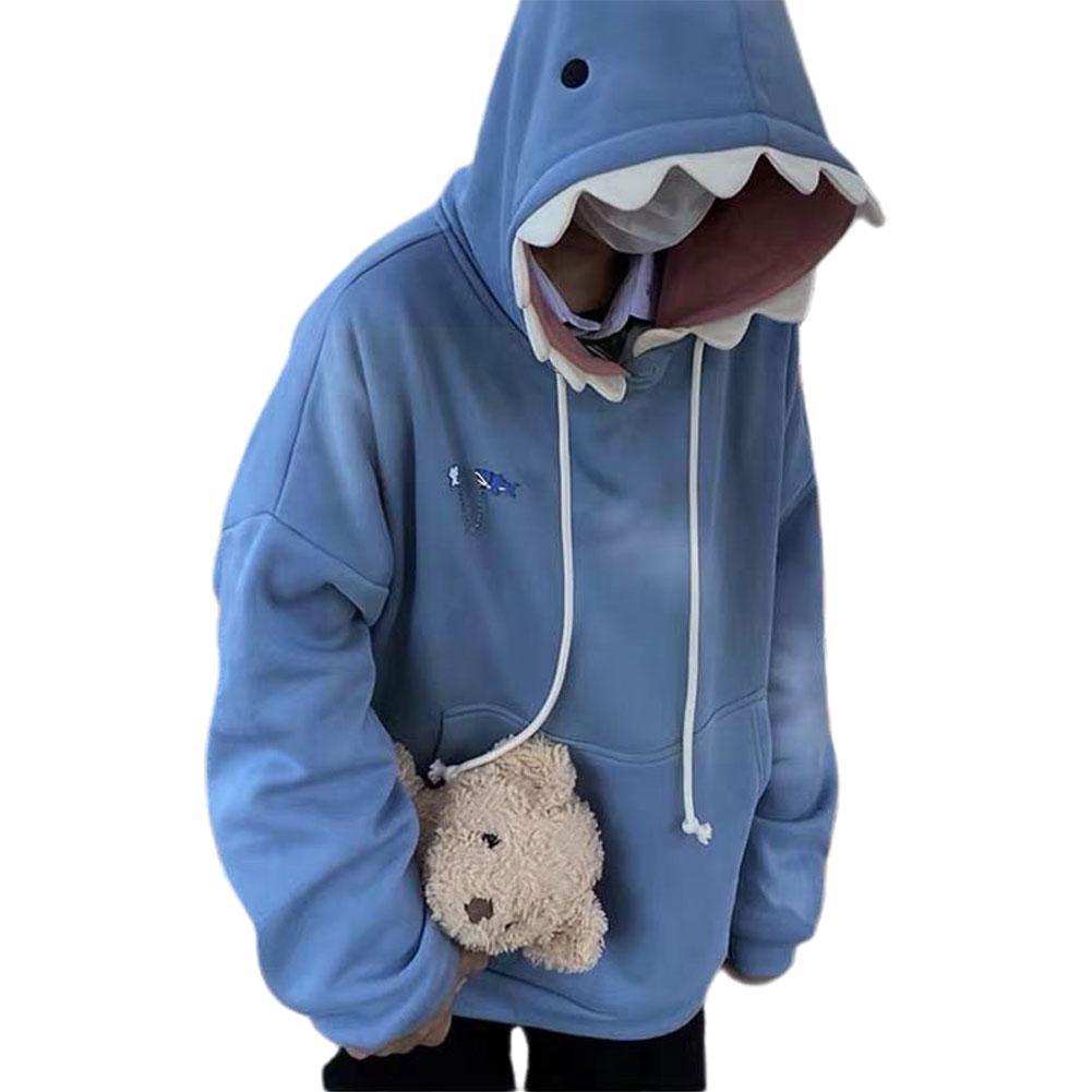 Detail van de haaienkap en de zachte stof van de comfortabele unisex hoodie.