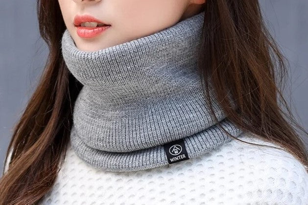 Dames nekwarmer van hoogwaardig polyester, ontworpen voor optimale warmte en zachtheid tijdens koude winterdagen.