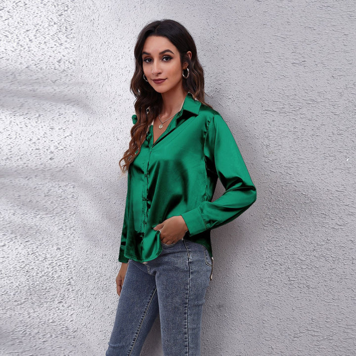 Casual-chique: Dames Shila blouse gecombineerd met jeans. Luchtige elegante top met lange mouwen, modieus voor zomerkleding.