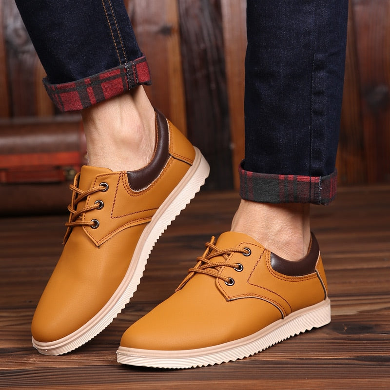 Dagelijkse heren veterschoenen in bruin, perfect voor een stijlvolle, comfortabele uitstraling.