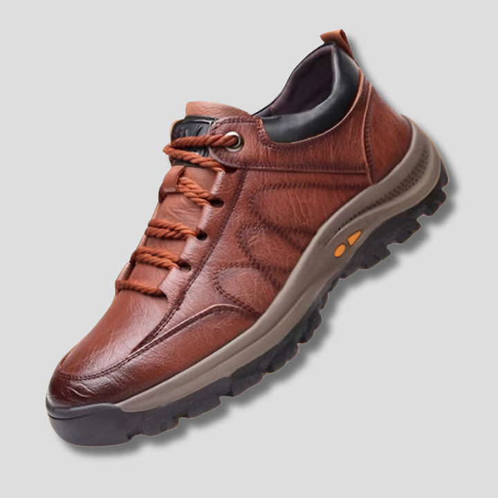 Kastanjebruine waterdichte leren herenschoenen, bieden orthopedische ondersteuning voor casual wandelingen of werk.