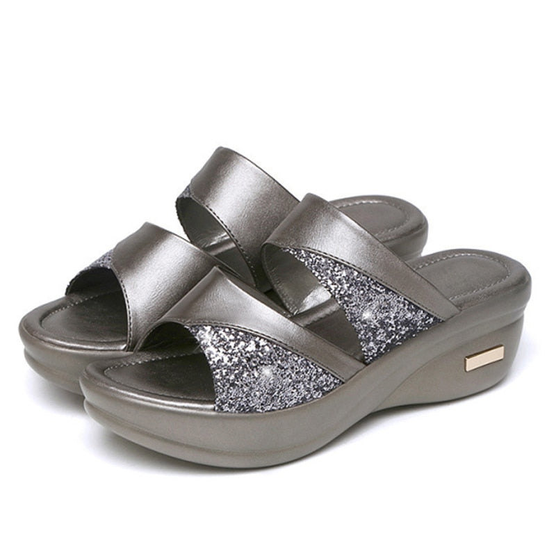 Comfortabele orthopedische sandalen uit de dames collectie, ontworpen voor ergonomische voetondersteuning.