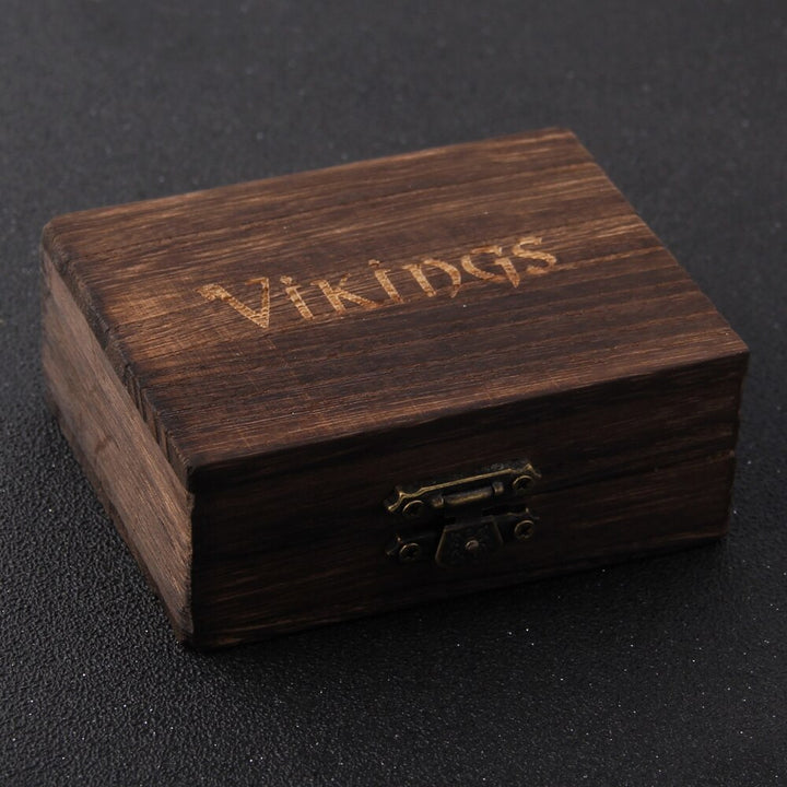 Zilveren heren armband met gedetailleerde Viking wolf charme, geïnspireerd op Fenrir. Noords sieraad.