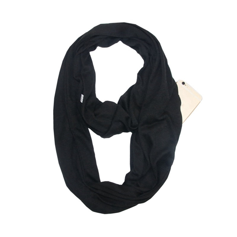 Praktische winter sjaal voor dames, met een slimme zak om waardevolle spullen veilig te bewaren.