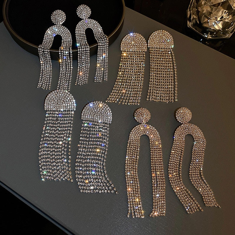 Goudkleurige statement oorbellen voor dames, stijlvol accessoire voor een complete look.