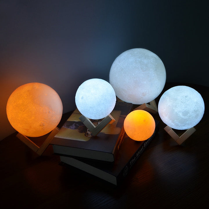 Unieke LunaGlow decoratielamp, een LED maanlamp voor sfeervolle verlichting in de woonkamer.