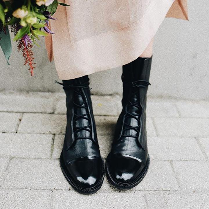 Gedetailleerde foto van Marvella vintage dames enkellaarzen, met een elegante textuur en comfort.