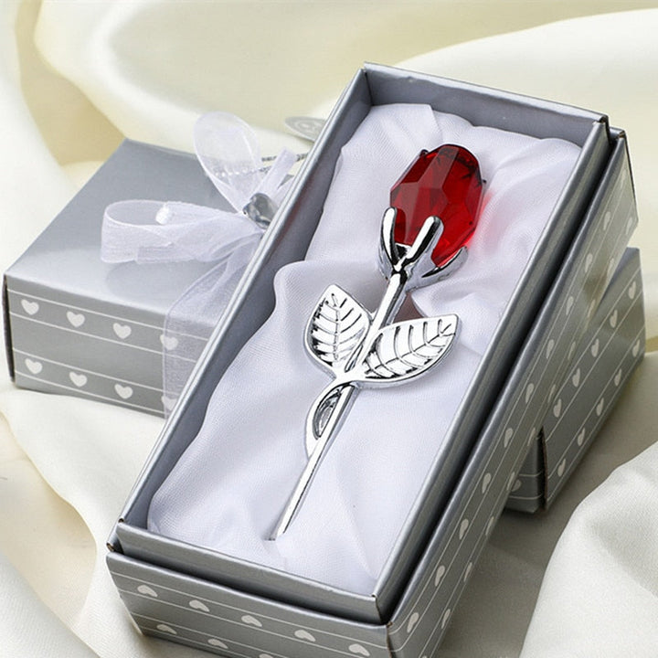 Glazen roos in chique geschenkdoos, klaar om te verrassen. Ideaal Valentijnscadeau voor dames.