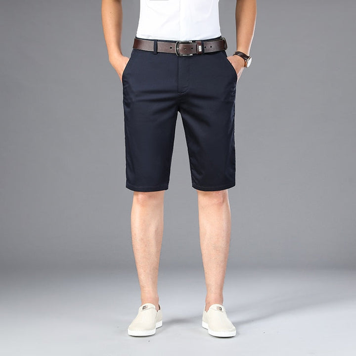 Comfortabele heren chino zomershort, perfect voor vakantie, strand of dagelijks gebruik.