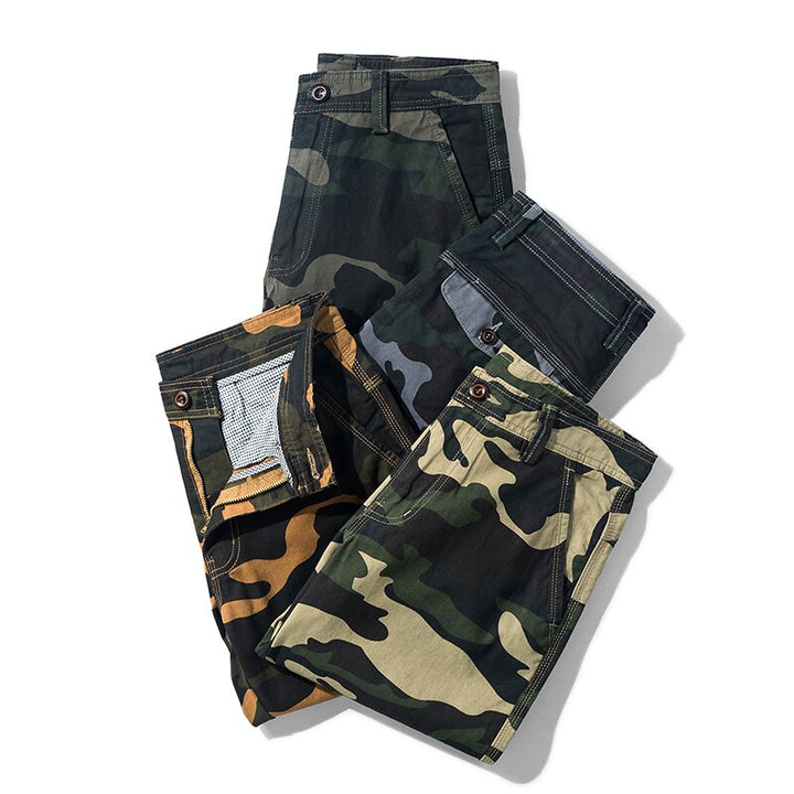 Heren camouflage korte broek in groentinten. Modieuze loose fit shorts voor de zomer.