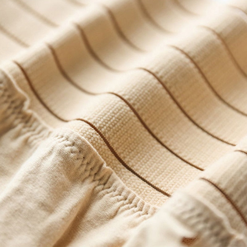 Corrigerende naadloze slip voor dames. Comfortabele shapewear lingerie, ideaal voor een slanke buik en taille.
