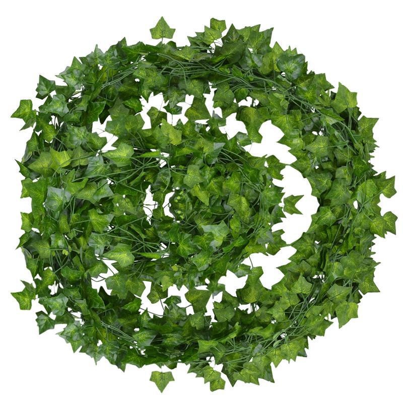 Decoratieve kunst klimop slinger voor muur, balkon of hek. Realistische groene kunstplant, ideaal voor tuin.