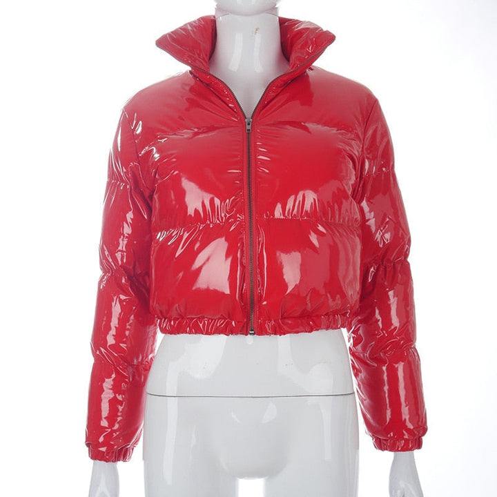Zwarte Pia pufferjack met ritsdetail, trendy bomberjack, warme stijlvolle winterjas voor dames.