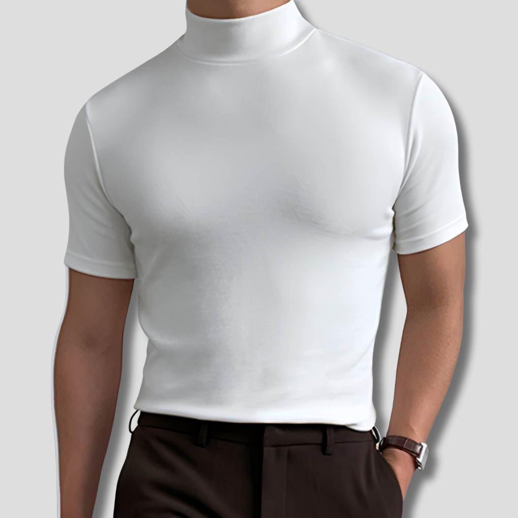 Comfortabel basic heren t-shirt met hoge kraag; perfect voor een casual, moderne herenmode outfit.
