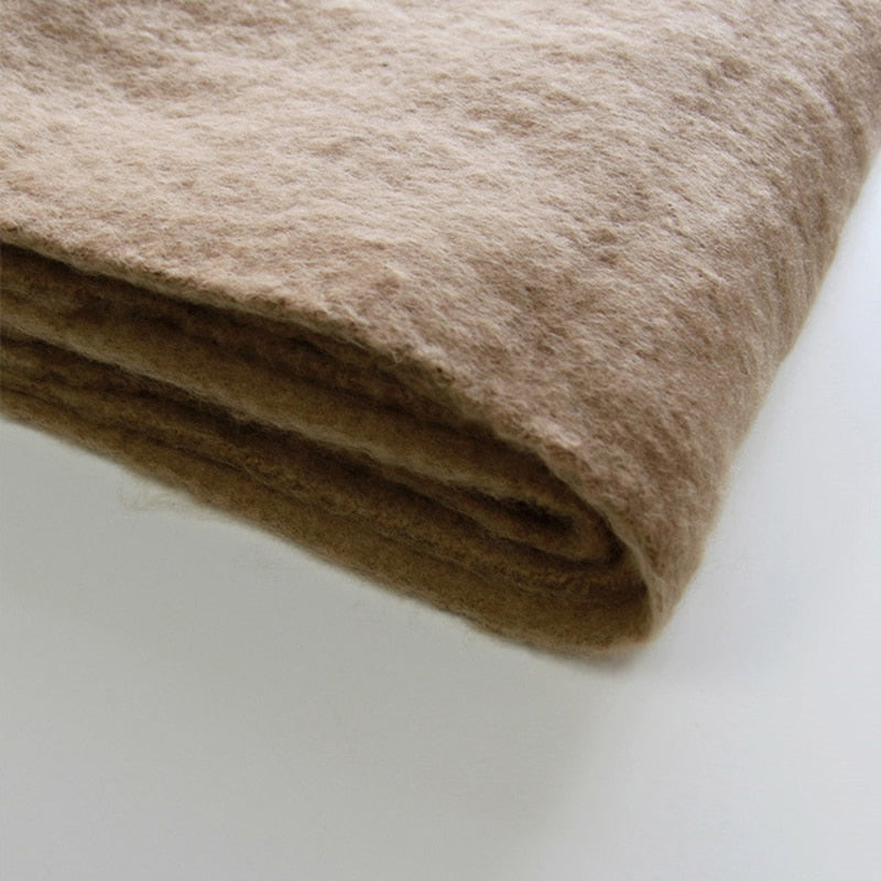 Dames winter sjaal van wol, combineert functionaliteit met eigentijdse mode en warmte.