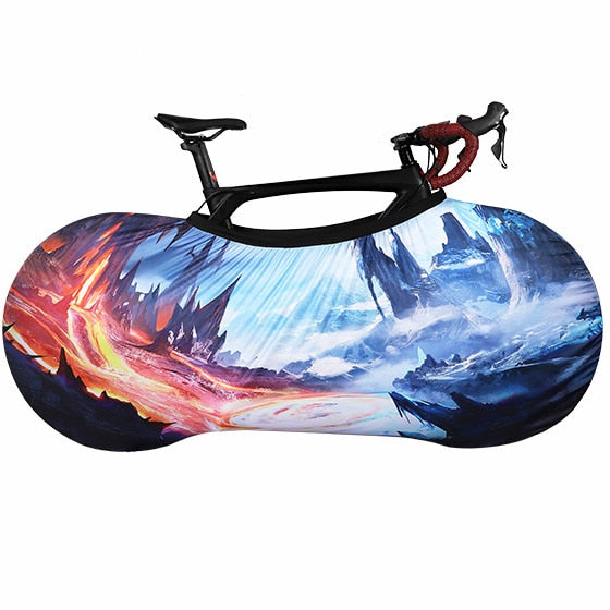 Mountainbike netjes opgeborgen onder de hoes, optimale fietsbescherming tegen stof, vocht en schade in de garage.