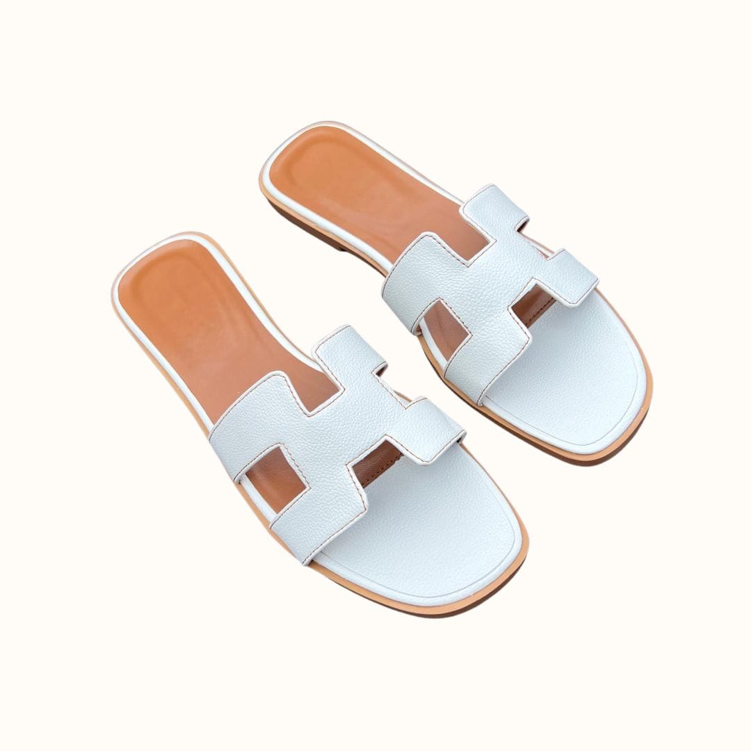Comfortabele dames slippers van TrendySoft met platte zool, ideaal als zomerschoenen.