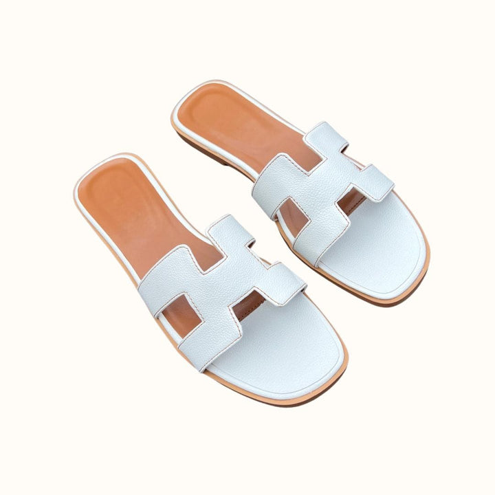Comfortabele dames slippers van TrendySoft met platte zool, ideaal als zomerschoenen.