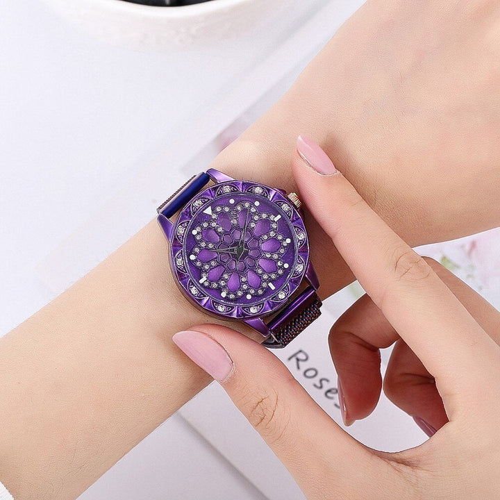 Bloemhorloge voor dames, kristallen wijzerplaat, elegant rosegoudkleurig, met een moderne meshband.