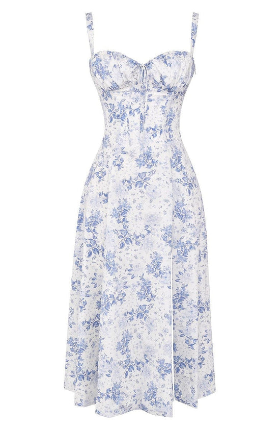 Trendy dames zomerjurk met vrolijke bloemenprint en flatterend tailleaccent.