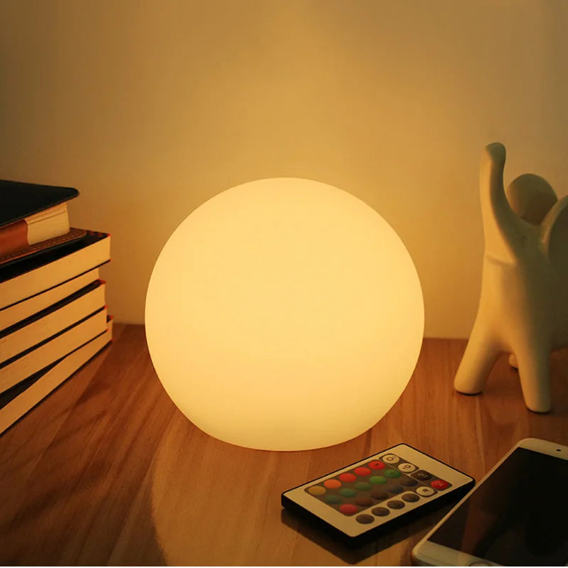 Compacte draadloze tafellamp met LED; kleurrijke sfeerverlichting perfect voor woonkamer of slaapkamer.